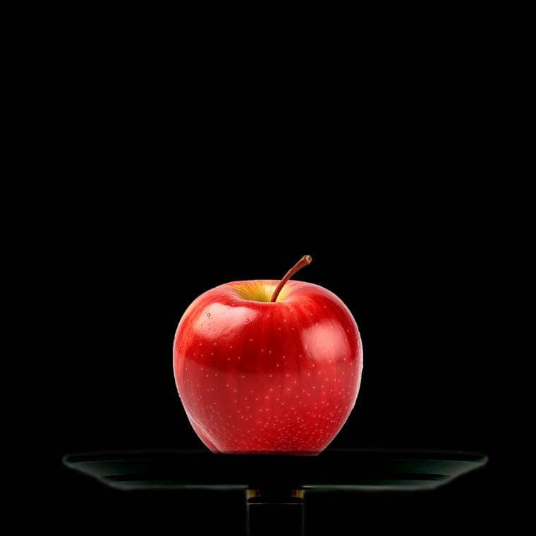 Чаша на яблоке