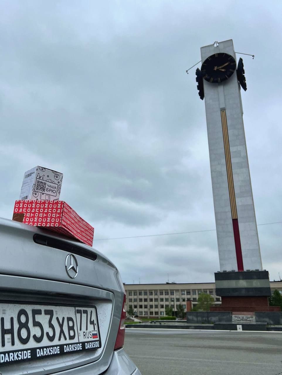 Забрал пару коробок без опозновательных знаков. Есть догадки от кого они?