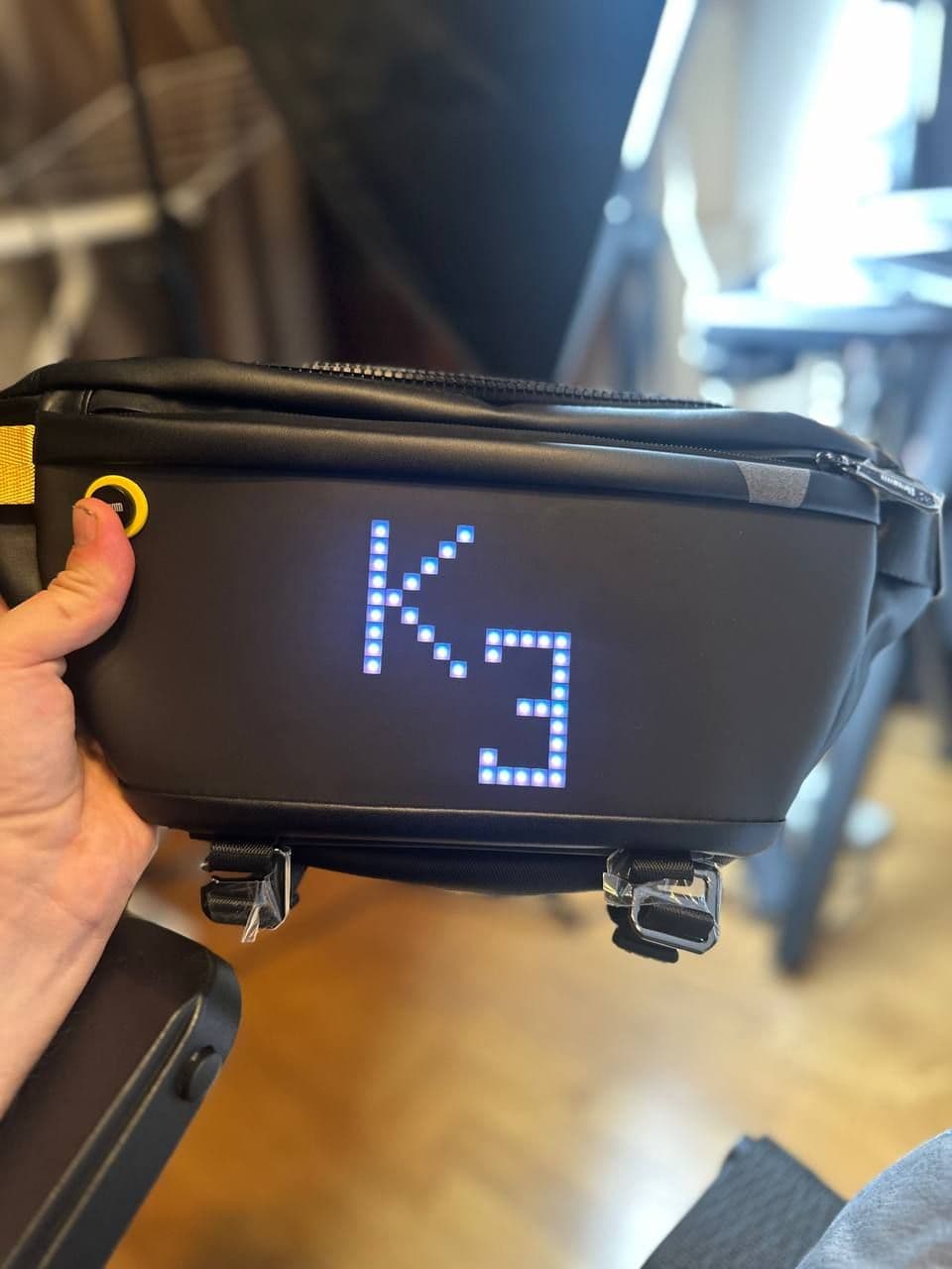 Сумка с LED панелью - норм или стрём?)