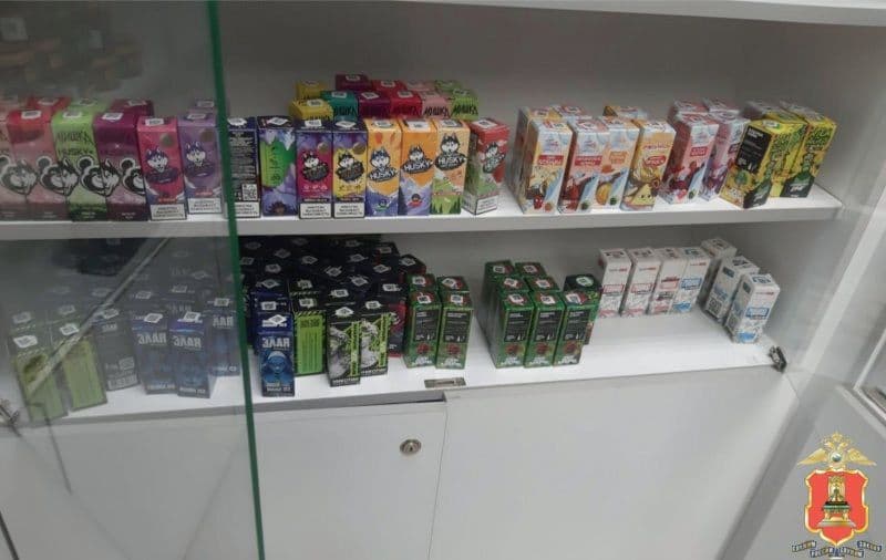В ТВЕРИ ЗА ПРОДУКЦИЮ БЕЗ МАРКИРОВКИ❗️ПРИЛЕТЕЛО ВЛАДЕЛИЦЕ СЕТИ "VAPE ТОЧКА"