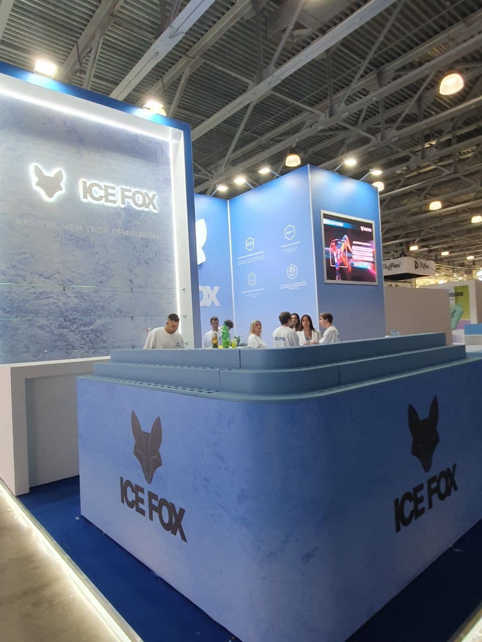 Пожалуй, завершаем подборку фотографий стендов VCS 2025.🤪