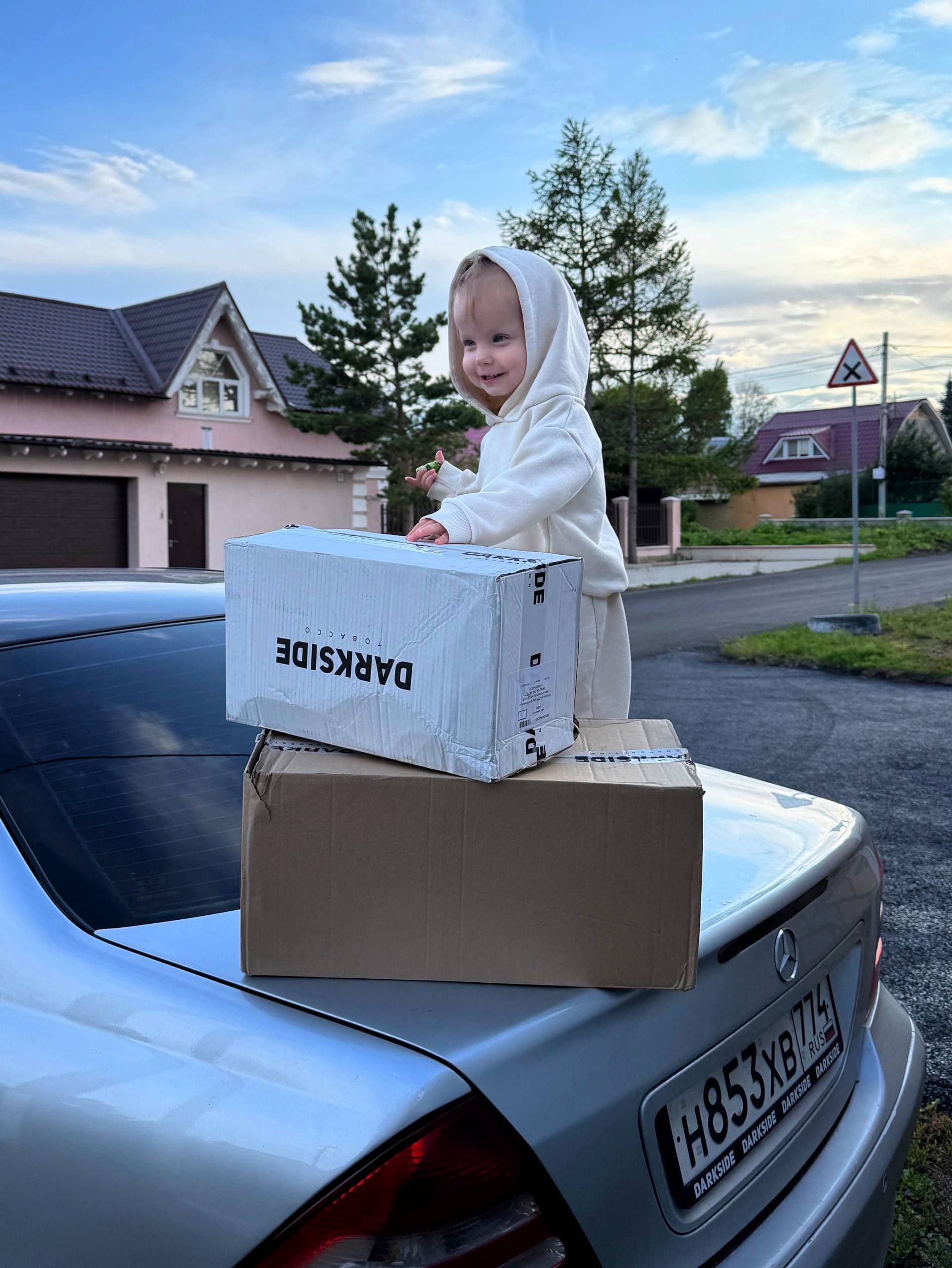 Всем одну коробку, а мне целых две!🤪